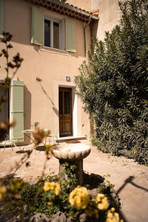 La Maison Du Bassin LʼIsle-sur-la-Sorgue Exteriör bild